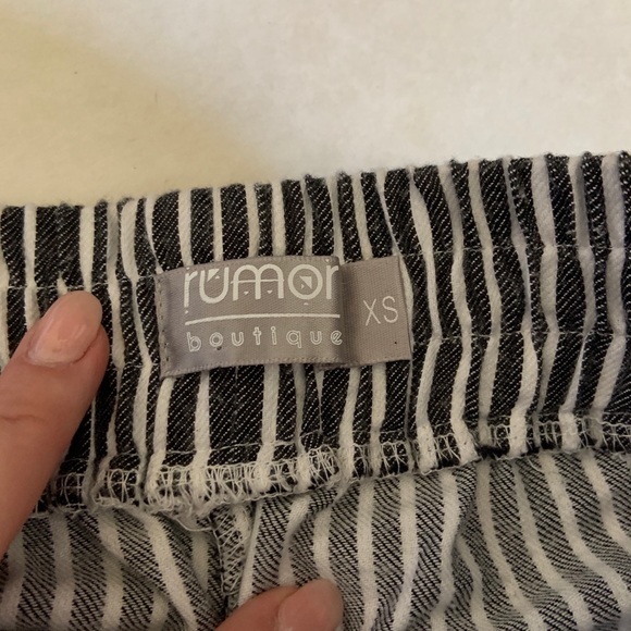 LF Rumor Striped Shorts - Picture 2 of 3